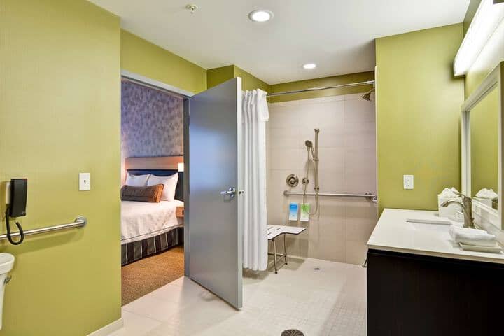 Room 25 of 39